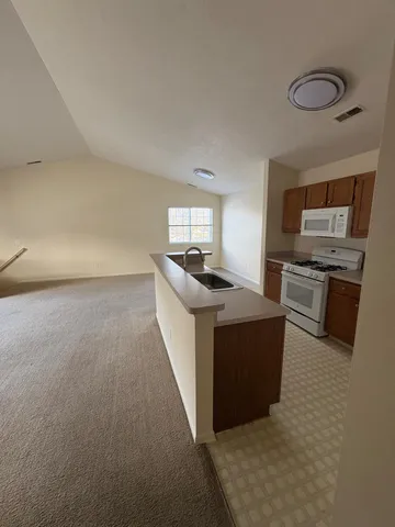 $229,900 | 158 Hunters Lane Northeast, Unit 70, Rockford, MI 49341