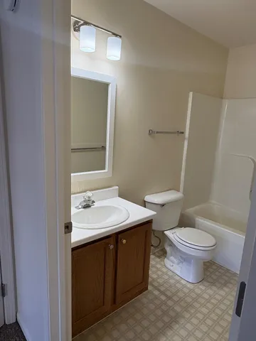 $229,900 | 158 Hunters Lane Northeast, Unit 70, Rockford, MI 49341