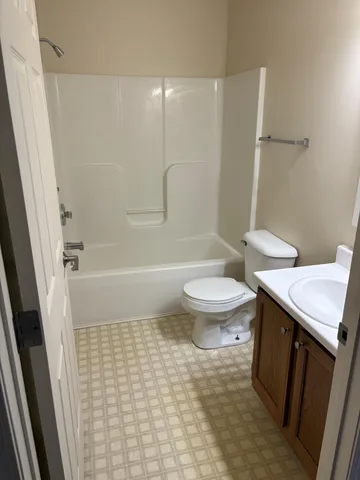 $229,900 | 158 Hunters Lane Northeast, Unit 70, Rockford, MI 49341