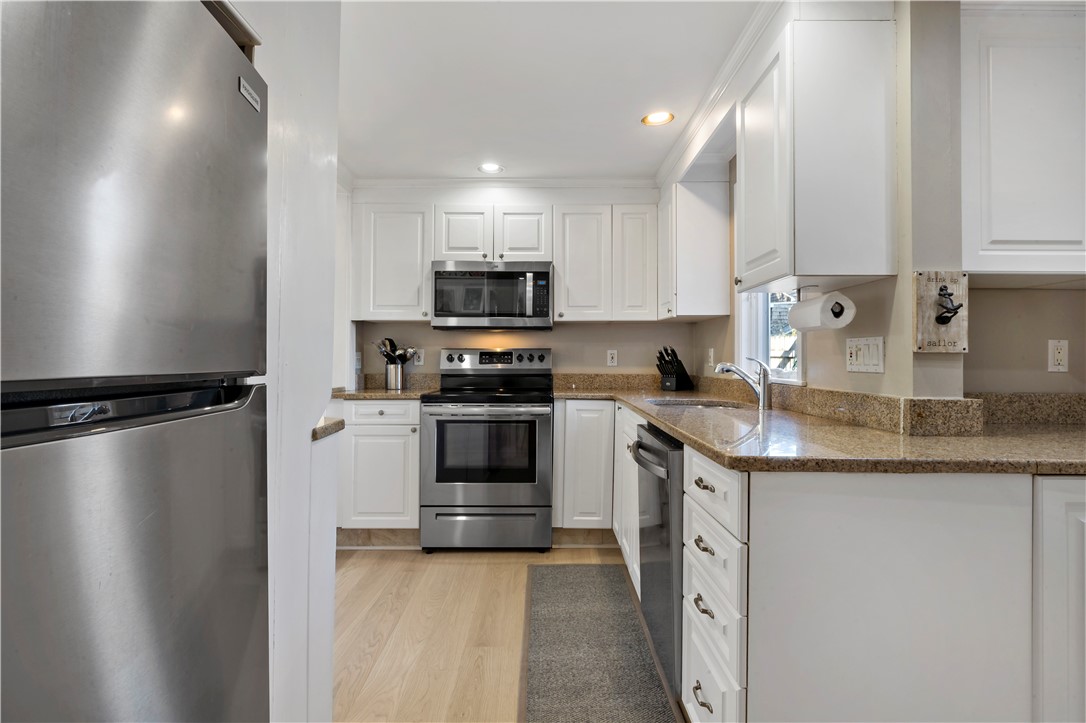 7 Wright Place Barrington, RI 02806 - Photo 17 of 35