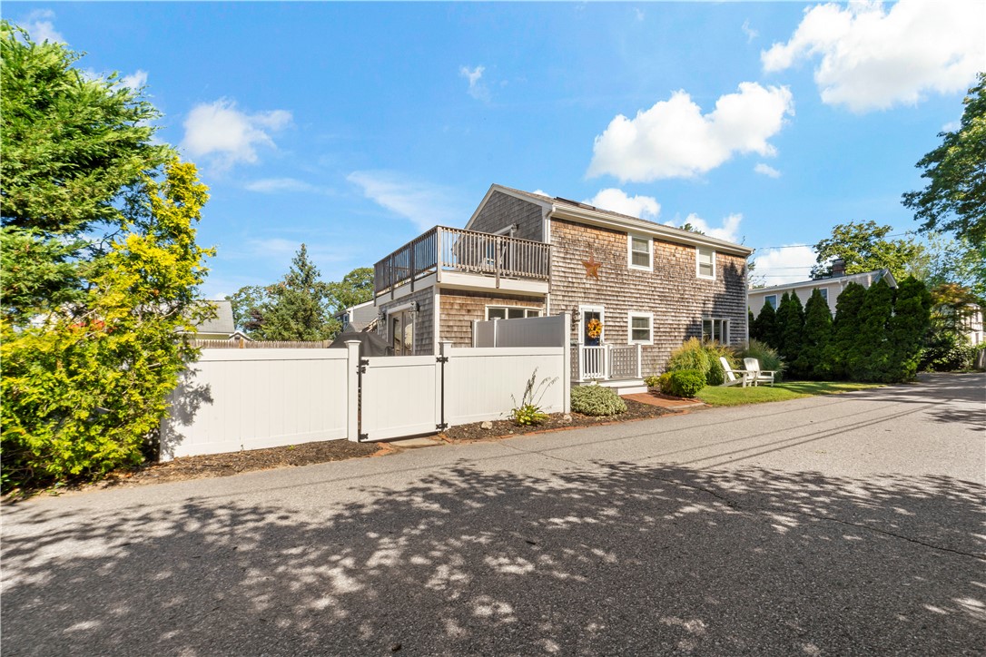 7 Wright Place Barrington, RI 02806 - Photo 3 of 35