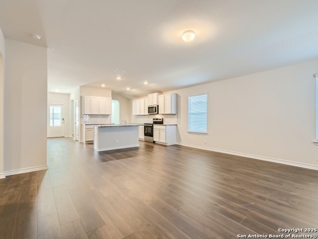 1725 Rocky Rise San Antonio, TX 78245 - Photo 6 of 32