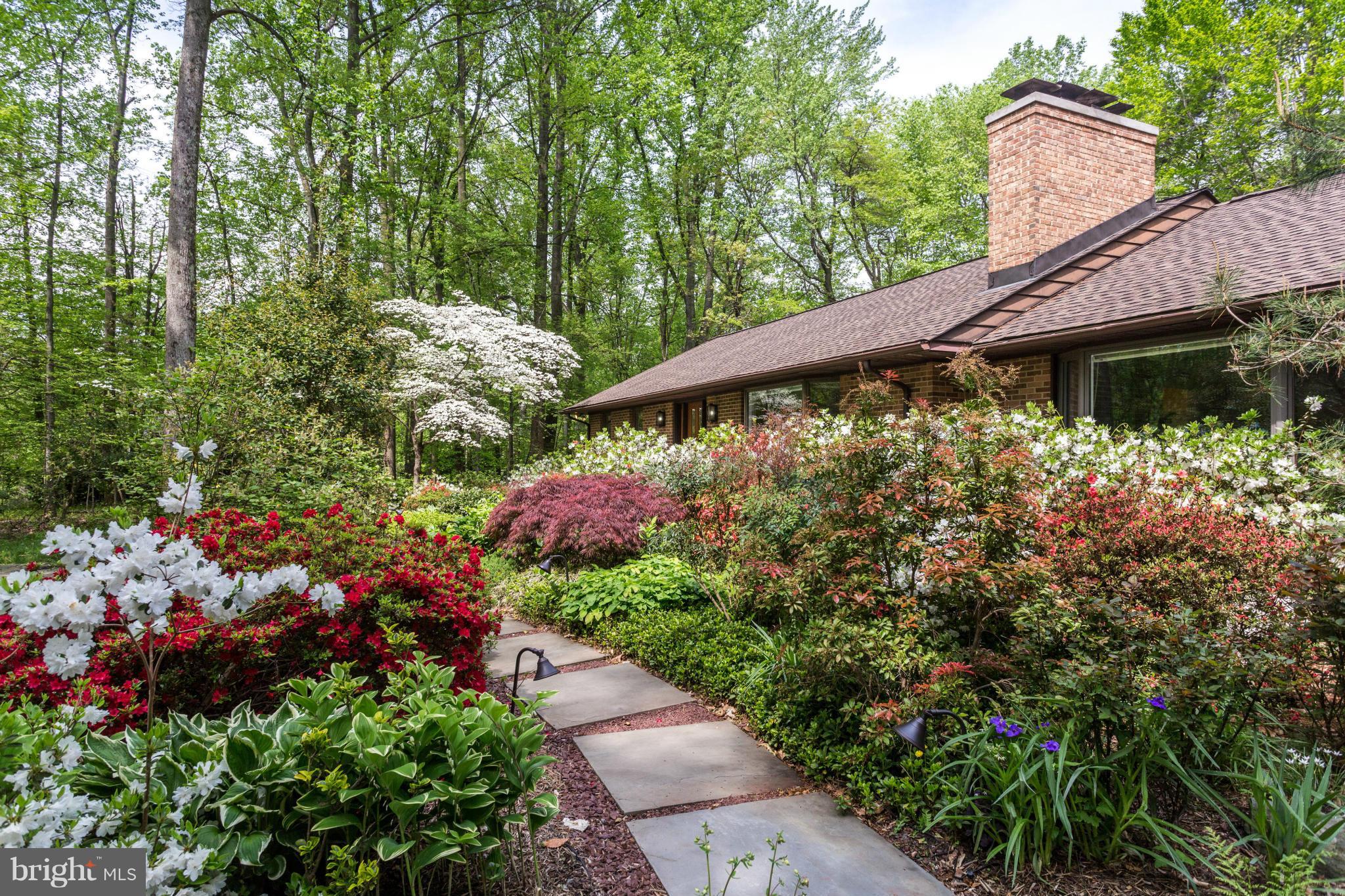 Exterior Front Home Erance