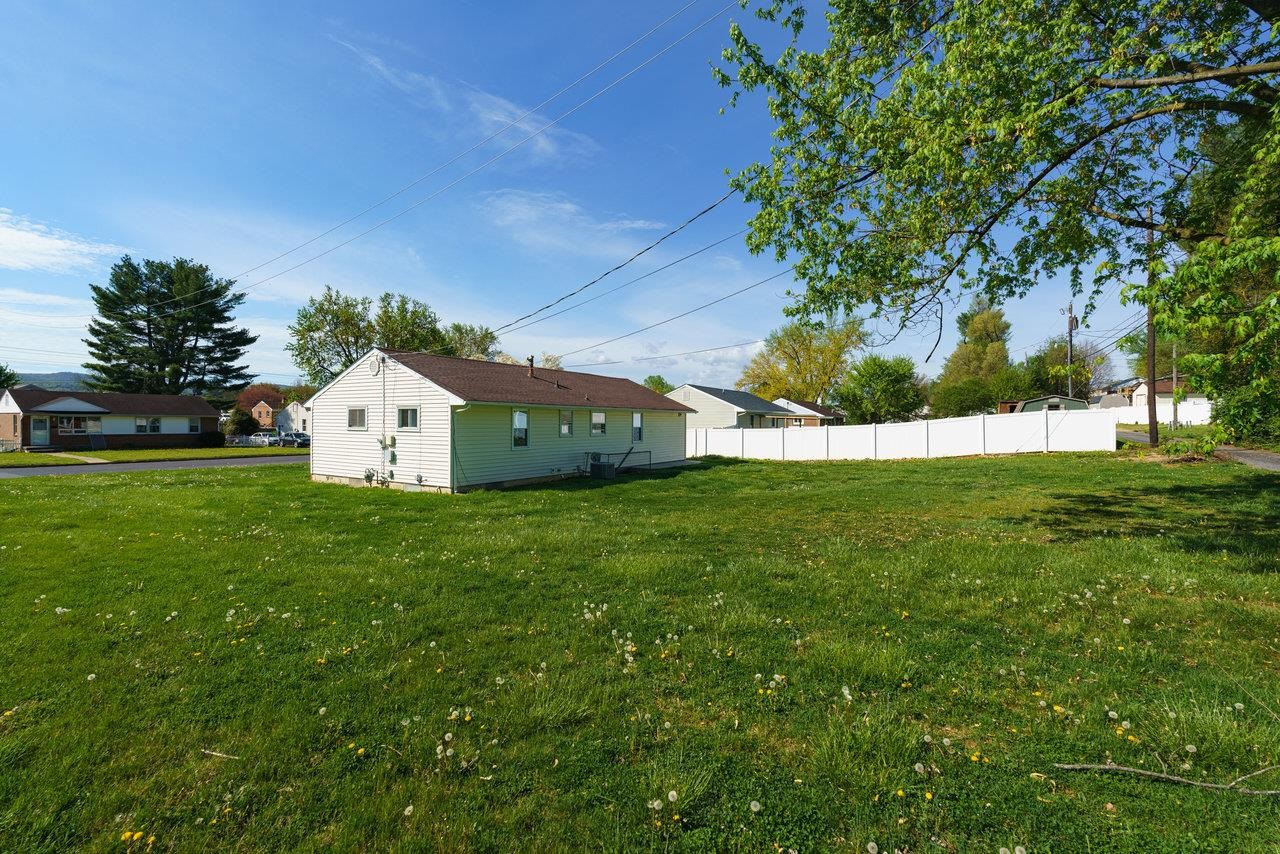 337 Link Road Waynesboro, VA 22980 - Photo 4 of 24 Gallery Image 4
