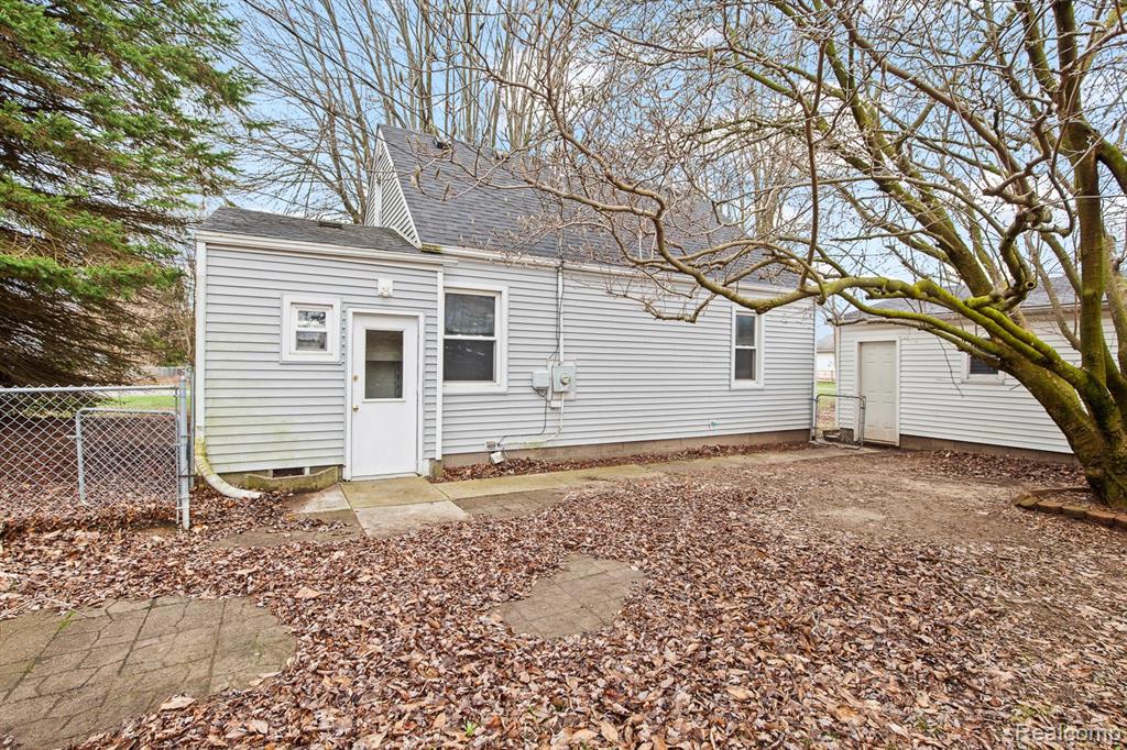 2048 Richards Street Adrian, MI 49221 - Photo 5 of 24