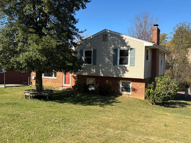 $1,800 | 5229 Cave Spring Lane, Roanoke, VA 24018