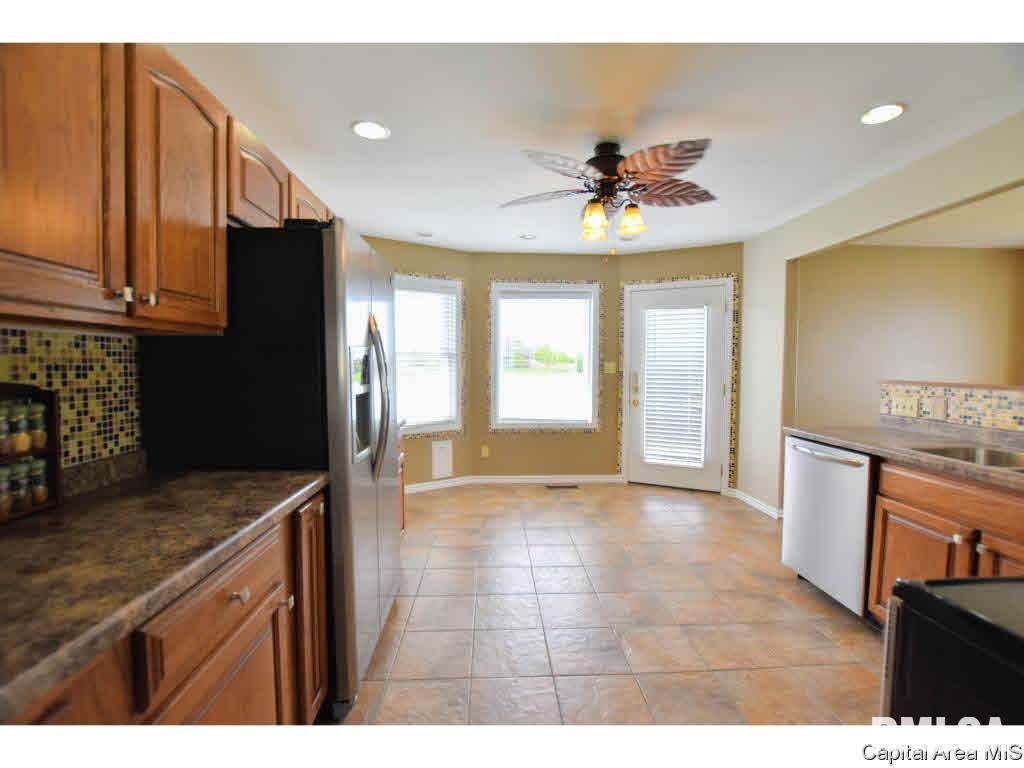 884 Water Tower Road Jacksonville, IL 62650 - Photo 14 of 36