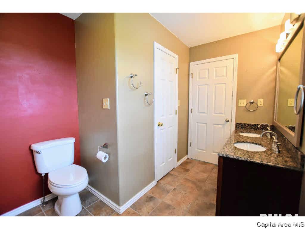 884 Water Tower Road Jacksonville, IL 62650 - Photo 29 of 36