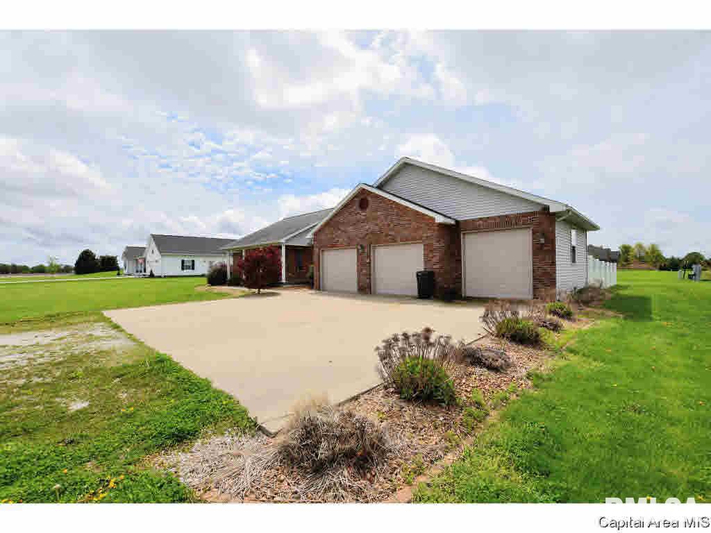 884 Water Tower Road Jacksonville, IL 62650 - Photo 4 of 36