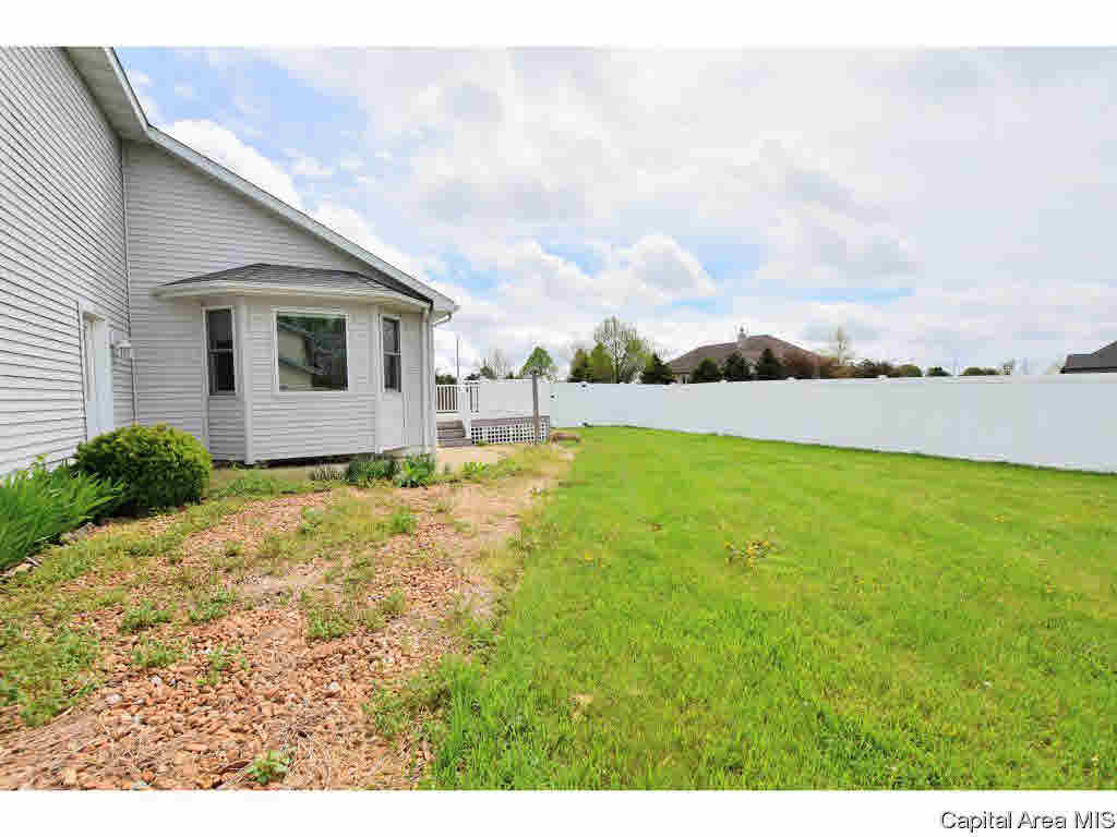 884 Water Tower Road Jacksonville, IL 62650 - Photo 5 of 36