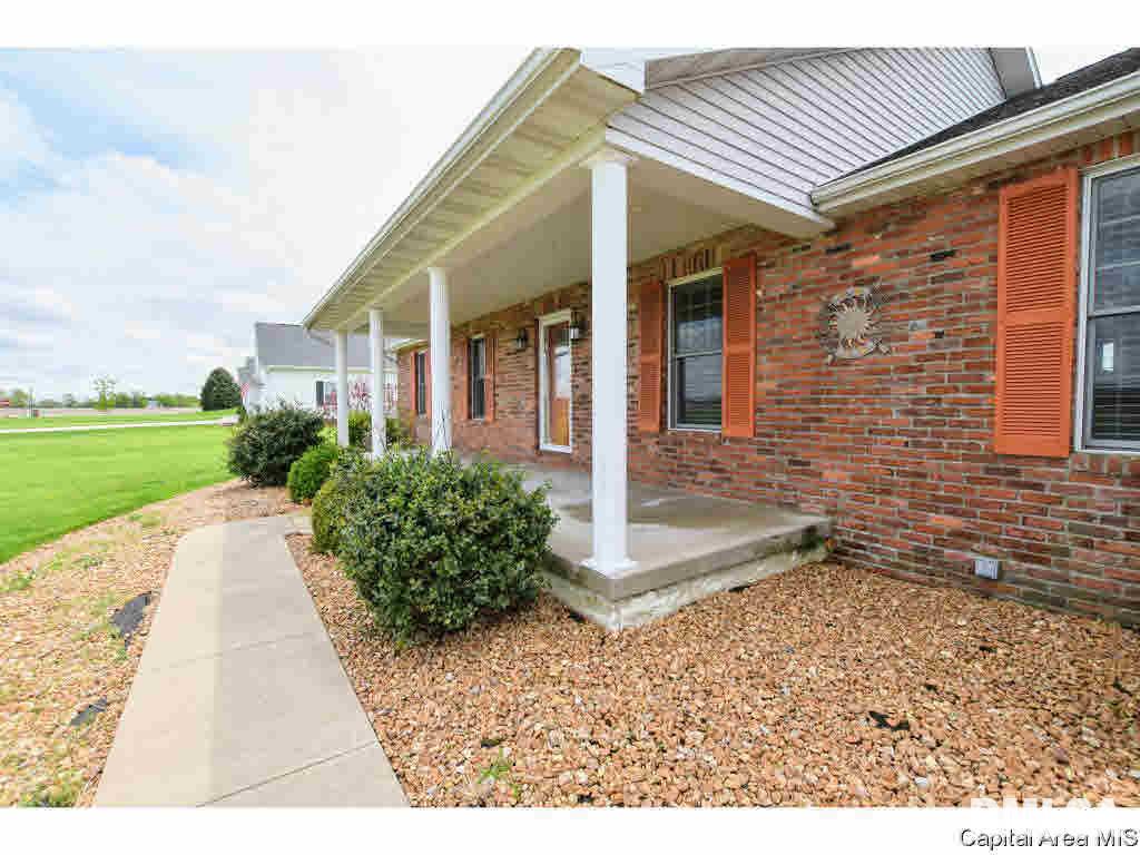 884 Water Tower Road Jacksonville, IL 62650 - Photo 8 of 36