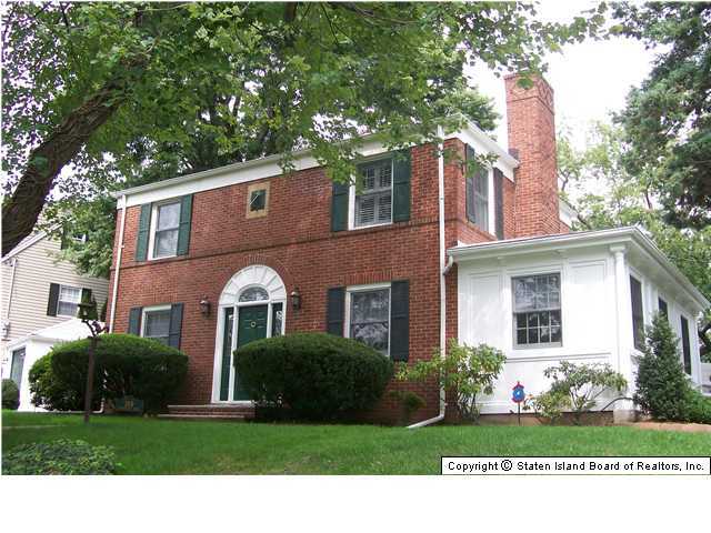 109 Wadsworth Road Staten Island, NY 10305 - Photo 1 of 3 Primary Photo