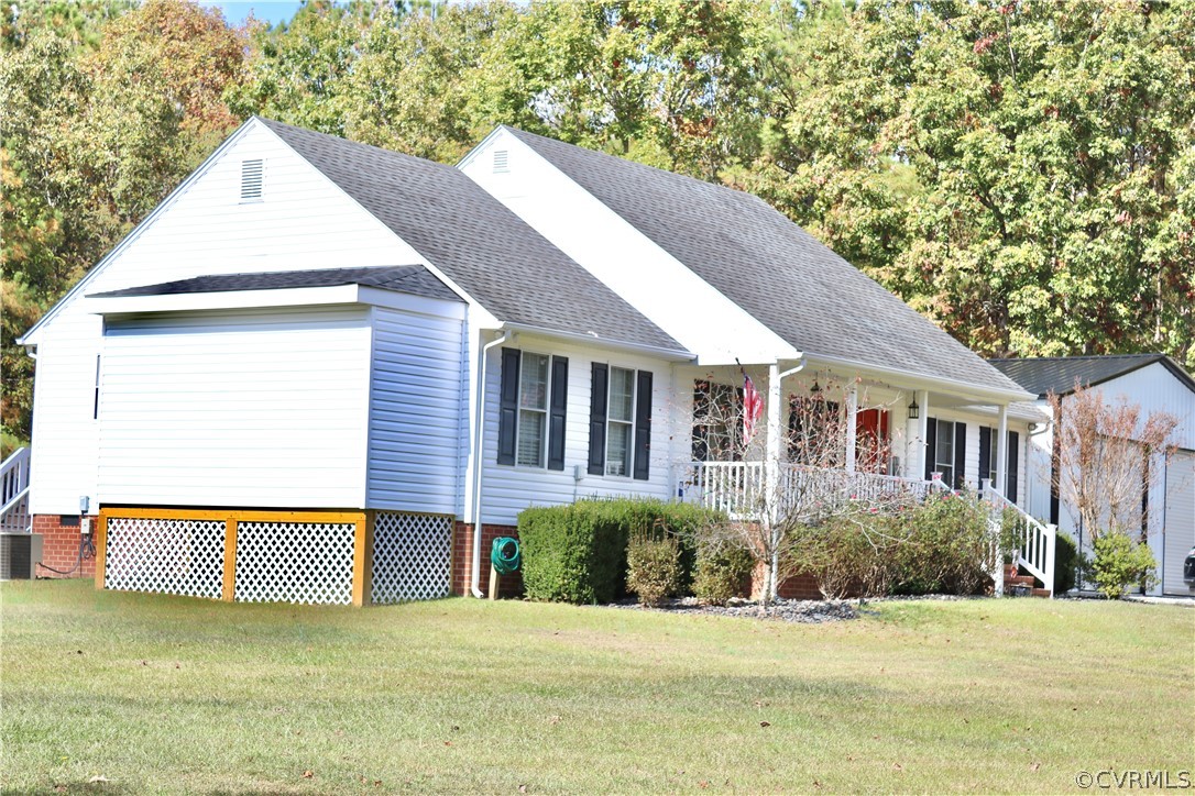20434 Horseshoe Road Carson, VA 23830 - Photo 4 of 28 a view of a house with a yard and plants