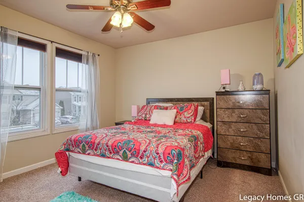 $350,000 | 5868 Kiverton Ridge Drive Southeast, Kentwood, MI 49508