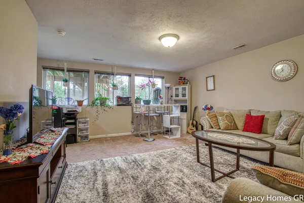 $350,000 | 5868 Kiverton Ridge Drive Southeast, Kentwood, MI 49508