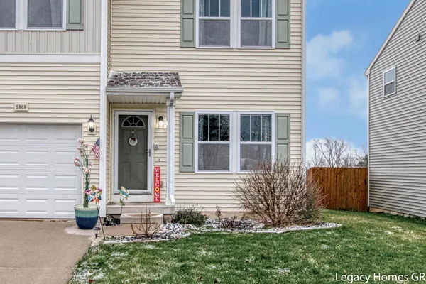 $350,000 | 5868 Kiverton Ridge Drive Southeast, Kentwood, MI 49508