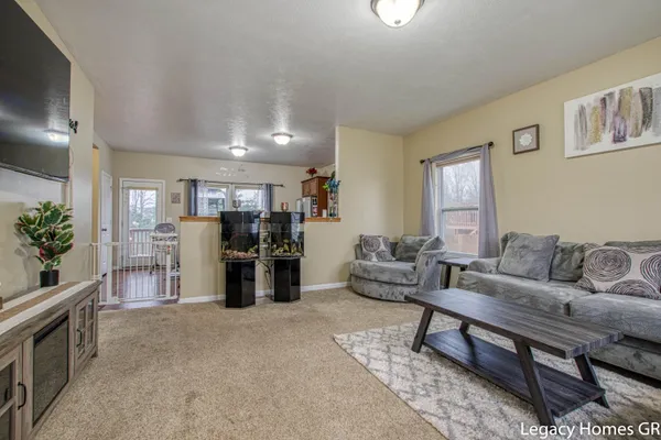 $350,000 | 5868 Kiverton Ridge Drive Southeast, Kentwood, MI 49508