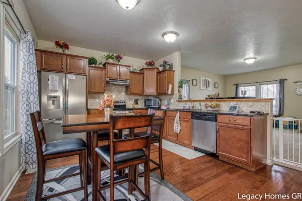 $350,000 | 5868 Kiverton Ridge Drive Southeast, Kentwood, MI 49508