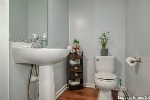 $350,000 | 5868 Kiverton Ridge Drive Southeast, Kentwood, MI 49508