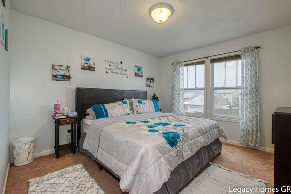 $350,000 | 5868 Kiverton Ridge Drive Southeast, Kentwood, MI 49508