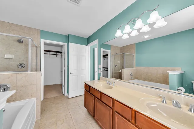 $2,700 | 3345 Kentshire Circle, Aurora, IL 60504