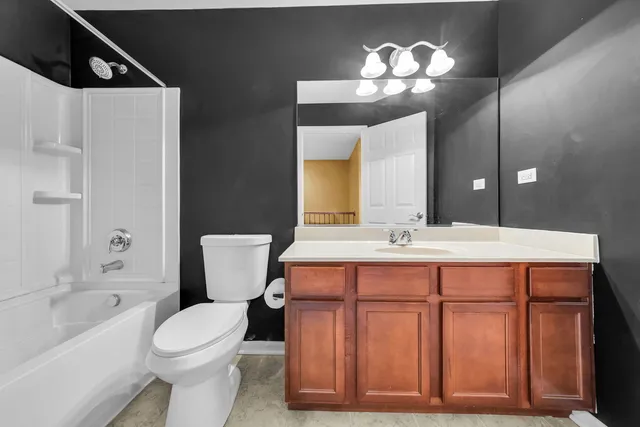 $2,700 | 3345 Kentshire Circle, Aurora, IL 60504