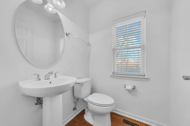 $2,700 | 3345 Kentshire Circle, Aurora, IL 60504