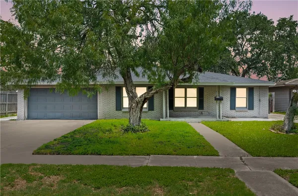 $299,000 | 618 Grant Place, Corpus Christi, TX 78411