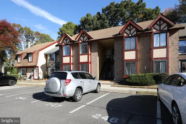 a car parked in front of a white house