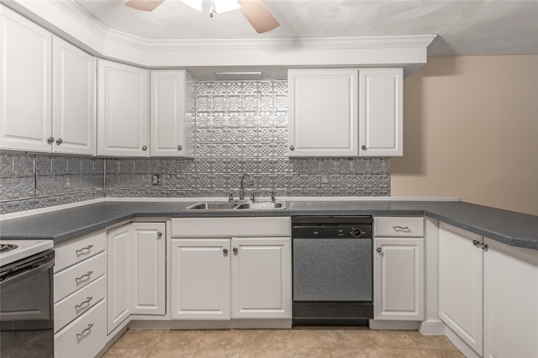 569 Smithfield Road, Unit 7 North Providence, RI 02904 - Photo 6 of 15 Kitchen