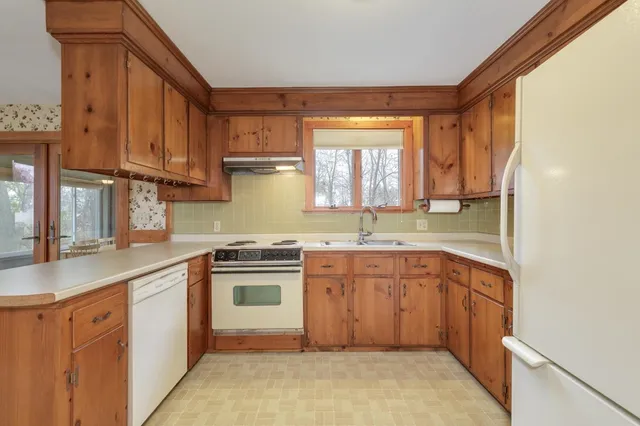 $525,000 | 380 Woodcrest Court, Manchester, NH 03109