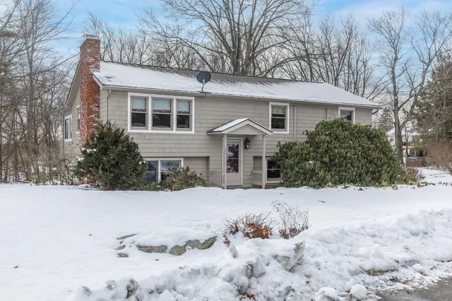 $525,000 | 380 Woodcrest Court, Manchester, NH 03109