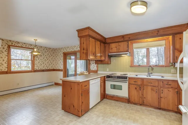 $525,000 | 380 Woodcrest Court, Manchester, NH 03109