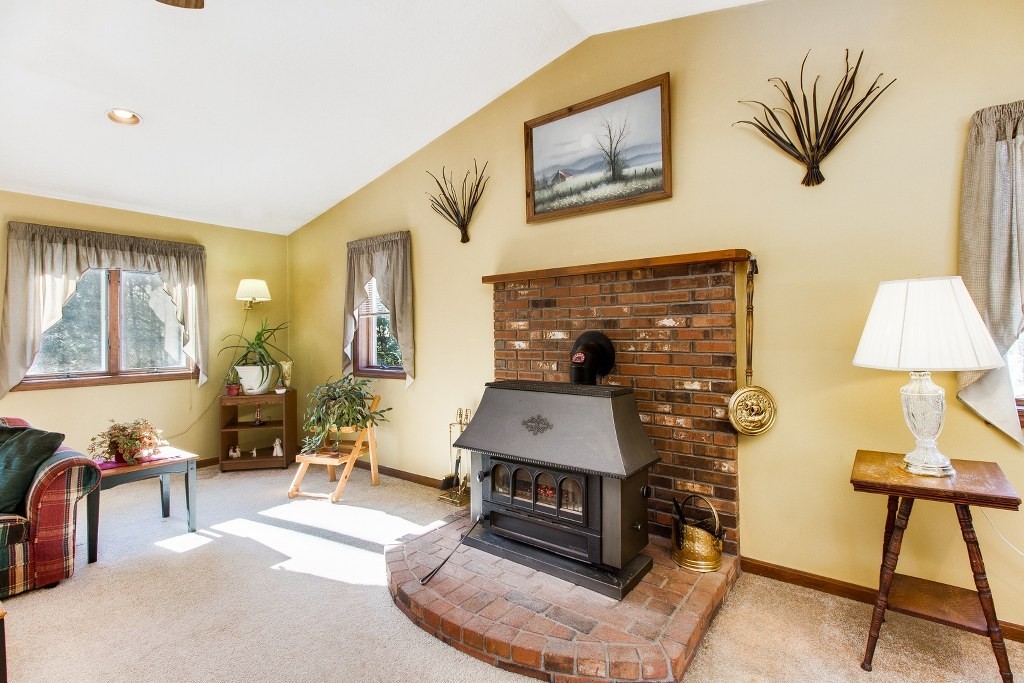 533 Barre Road Oakham, MA 01068 - Photo 4 of 28