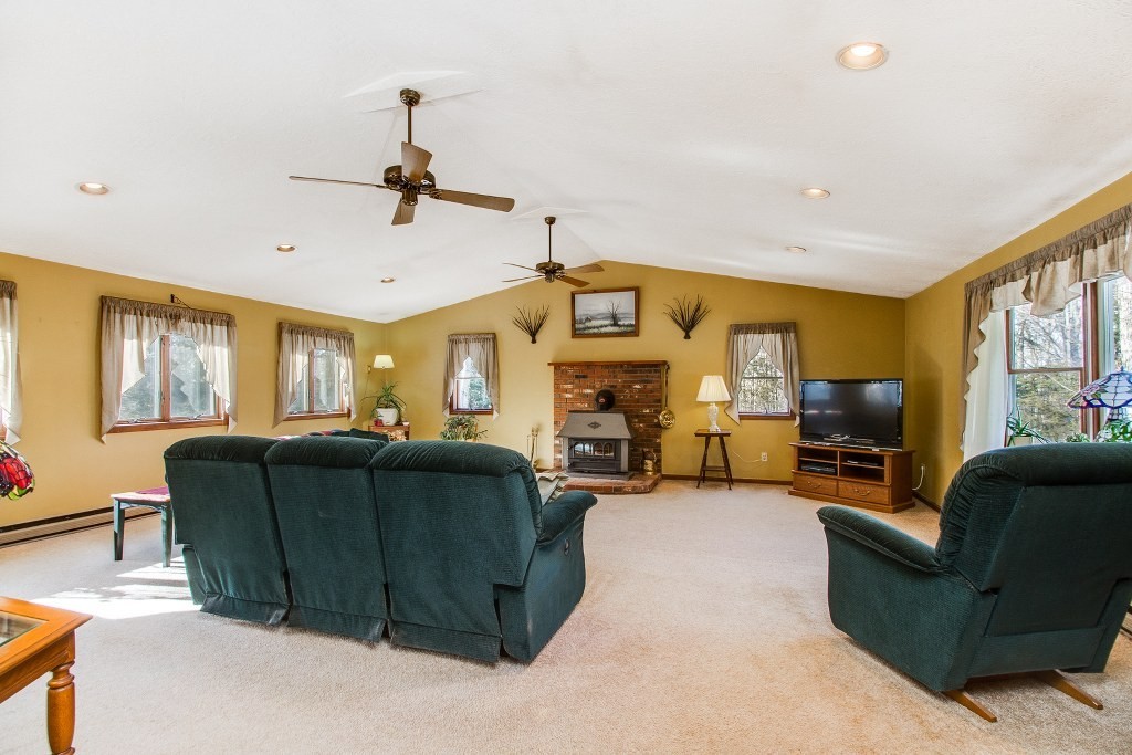 533 Barre Road Oakham, MA 01068 - Photo 5 of 28