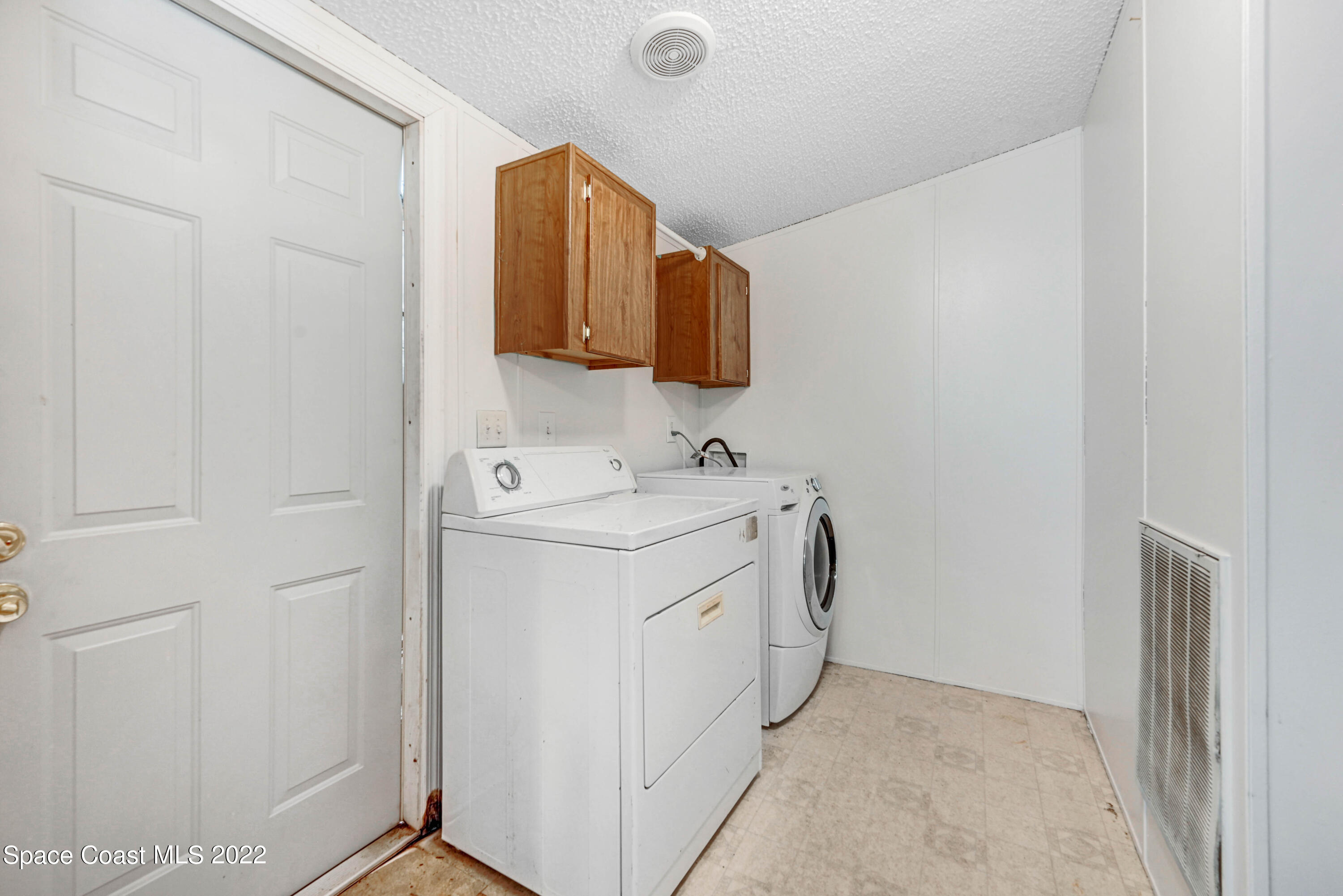 560 Camp Road Cocoa, FL 32927 - Photo 12 of 16 Camp laundry area