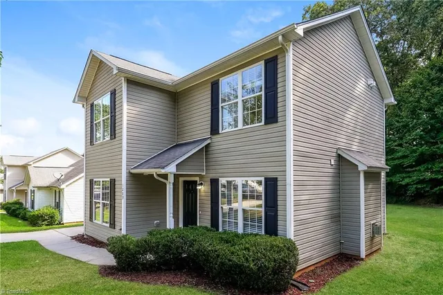 $1,740 | 1209 Maury Lane, Greensboro, NC 27401