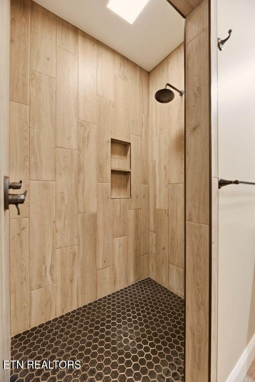 1159 Emory Heights Road Lancing, TN 37770 - Photo 20 of 59 shower