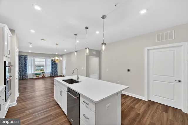 $545,000 | 21630 Hawksbill High Circle, Unit 403, Sterling, VA 20164