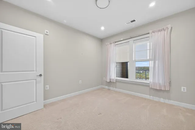 $545,000 | 21630 Hawksbill High Circle, Unit 403, Sterling, VA 20164