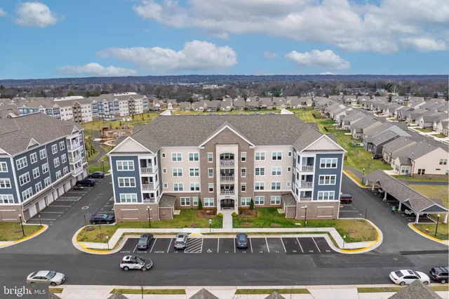 $545,000 | 21630 Hawksbill High Circle, Unit 403, Sterling, VA 20164