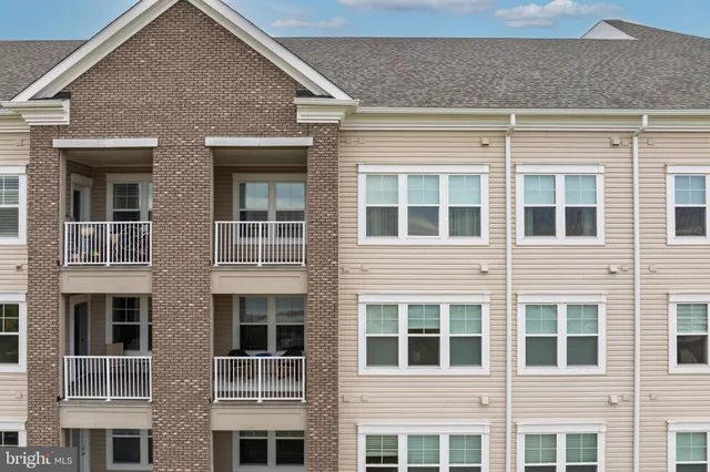 $545,000 | 21630 Hawksbill High Circle, Unit 403, Sterling, VA 20164
