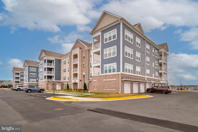 $545,000 | 21630 Hawksbill High Circle, Unit 403, Sterling, VA 20164