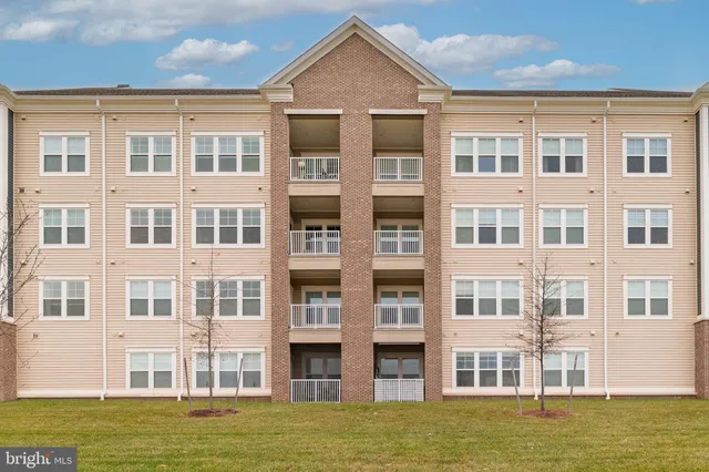 $545,000 | 21630 Hawksbill High Circle, Unit 403, Sterling, VA 20164