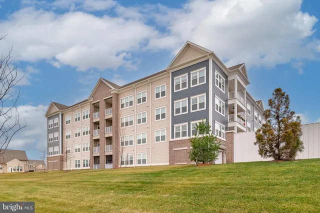 $545,000 | 21630 Hawksbill High Circle, Unit 403, Sterling, VA 20164