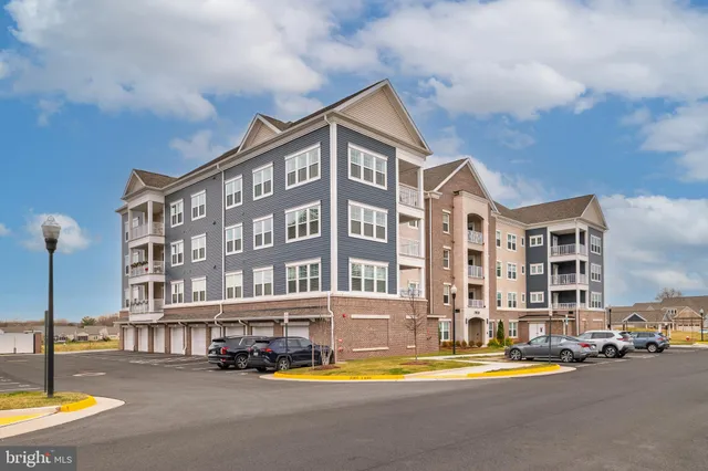 $545,000 | 21630 Hawksbill High Circle, Unit 403, Sterling, VA 20164