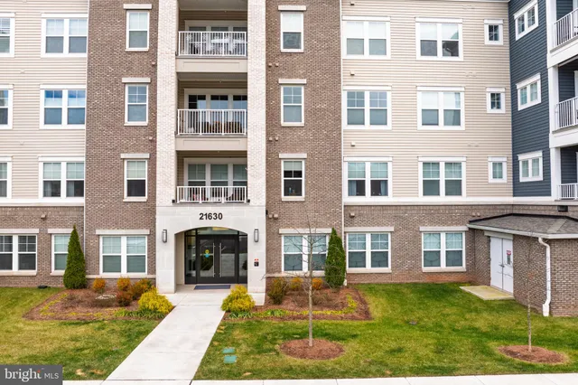 $545,000 | 21630 Hawksbill High Circle, Unit 403, Sterling, VA 20164