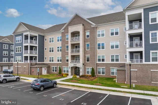 $545,000 | 21630 Hawksbill High Circle, Unit 403, Sterling, VA 20164