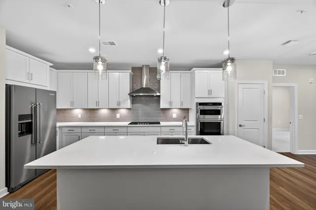 $545,000 | 21630 Hawksbill High Circle, Unit 403, Sterling, VA 20164