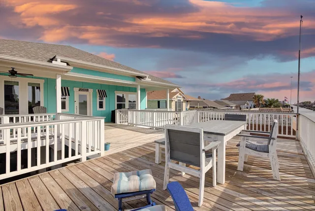 $625,000 | 1003 Redfish Street, Bayou Vista, TX 77563